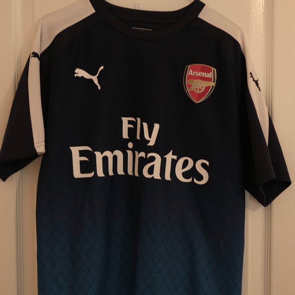 Arsenal 2016 Puma shirt, Size M